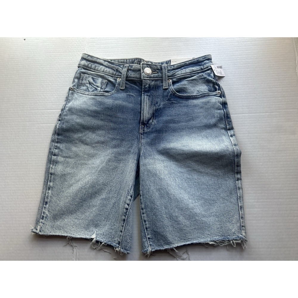 Maurices NWT High Rise Bermuda Shorts 8" Inseam Size 6 Light Wash Denim Jean